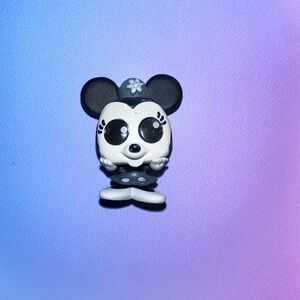 minnie mouse (mickey & friends) ~ limited edition — disney doorables: series 6